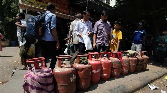 Mayor Tawde warns LPG shortage rumours fuel black market, urges public not to panic. (Photo by Bachchan Kumar/ HT PHOTO) (HT PHOTO)