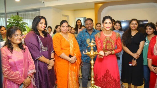 1.3 మిలియన్ ఫాలోవర్స్- 100 మందికి చర్మ సంరక్షణపై ఉచిత సెషన్స్- హైదరాబాద్లో డీఎన్ఏ ఏస్థెటిక్స్ క్లినిక్ ప్రారంభం!