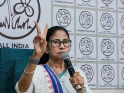 তৃণমূল কংগ্রেসের প্রার্থীতালিকা ঘোষণার সময় মুখ্যমন্ত্রী মমতা বন্দ্যোপাধ্যায়। (ছবি সৌজন্যে পিটিআই)
