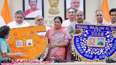 Delhi Chief Minister Rekha Gupta and Anjuman Sair-e-Gul Faroshan representatives during the centuries-old 'Phool Walon Ki Sair' festival. (@gupta_rekha) Delhi Chief Minister Rekha Gupta and Anjuman Sair-e-Gul Faroshan representatives during the centuries-old 'Phool Walon Ki Sair' festival. (@gupta_rekha)
