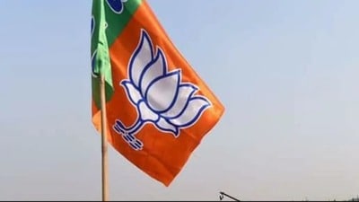 মায়ের পারলৌকিক কাজ ফেলে ভোটের ময়দানে পদ্ম প্রার্থী (সৌজন্যে ফেসবুক ) মায়ের পারলৌকিক কাজ ফেলে ভোটের ময়দানে পদ্ম প্রার্থী (সৌজন্যে ফেসবুক )