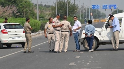 Police said the man went to another tower and reached the 23rd floor with his daughter using the lift. Thereafter, he first threw the daughter from the height and then jumped himself too. (Sanchit Khanna/Hindustan Times file photo) Police said the man went to another tower and reached the 23rd floor with his daughter using the lift. Thereafter, he first threw the daughter from the height and then jumped himself too. (Sanchit Khanna/Hindustan Times file photo)