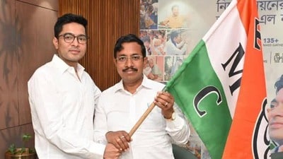 হাইভোল্টেজ নন্দীপ্রামে শুভেন্দুর প্রতিপক্ষে ভূমিপুত্রতেই আস্থা TMC-র? (সৌজন্যে টুইটার) হাইভোল্টেজ নন্দীপ্রামে শুভেন্দুর প্রতিপক্ষে ভূমিপুত্রতেই আস্থা TMC-র? (সৌজন্যে টুইটার)