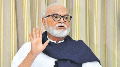 In a meeting with state food and civil supplies minister Chhagan Bhujbal on Tuesday, state-owned petroleum companies said they typically supply 570,000 LPG cylinders in Maharashtra, daily. (HT Archives) In a meeting with state food and civil supplies minister Chhagan Bhujbal on Tuesday, state-owned petroleum companies said they typically supply 570,000 LPG cylinders in Maharashtra, daily. (HT Archives)