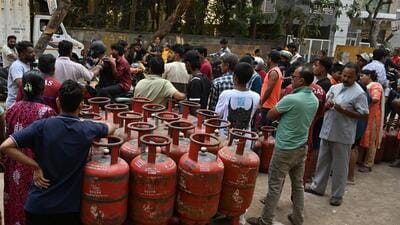 Mumbai, India. Mar 16, 2026 - People queued up to collect their household LPG cylinders amid an ongoing LPG cylinder shortage in Poisar area in Kandivali, Mumbai, India. Mar 16, 2026. (Photo by Raju Shinde/HT Photo) (Raju Shinde) Mumbai, India. Mar 16, 2026 - People queued up to collect their household LPG cylinders amid an ongoing LPG cylinder shortage in Poisar area in Kandivali, Mumbai, India. Mar 16, 2026. (Photo by Raju Shinde/HT Photo) (Raju Shinde)