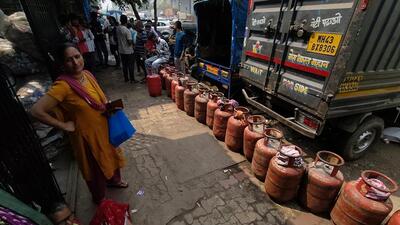 Navi Mumbai, India - March 12, 2026:People queue up to refill LPG Cooking Gas Cylinders at Turbhe in Navi Mumbai, India, on Thursday, March 12, 2026. (Photo by Bachchan Kumar/ HT PHOTO) (HT PHOTO) Navi Mumbai, India - March 12, 2026:People queue up to refill LPG Cooking Gas Cylinders at Turbhe in Navi Mumbai, India, on Thursday, March 12, 2026. (Photo by Bachchan Kumar/ HT PHOTO) (HT PHOTO)
