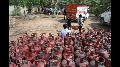 Officials say uninterrupted distribution continues across the district. SDMs tasked with daily reporting to track stock and prevent shortages. (Parveen Kumar/HT) Officials say uninterrupted distribution continues across the district. SDMs tasked with daily reporting to track stock and prevent shortages. (Parveen Kumar/HT)