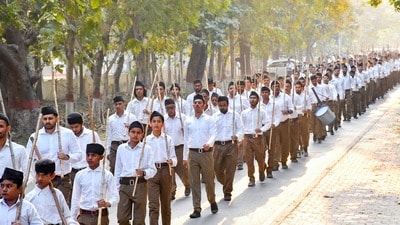 ఆర్ఎస్ఎస్ కార్యకర్తలు.. ఆర్ఎస్ఎస్ కార్యకర్తలు..