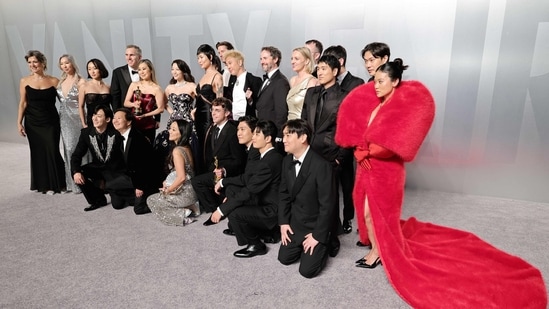 At the Vanity Fair Oscar Party, guests received hand-embroidered Kashmiri pashmina shawls as an exclusive keepsake. (Getty Images via AFP)