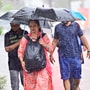 তেড়ে আসছে বৃষ্টি! (Photo by Anshuman Poyrekar/Hindustan Times)