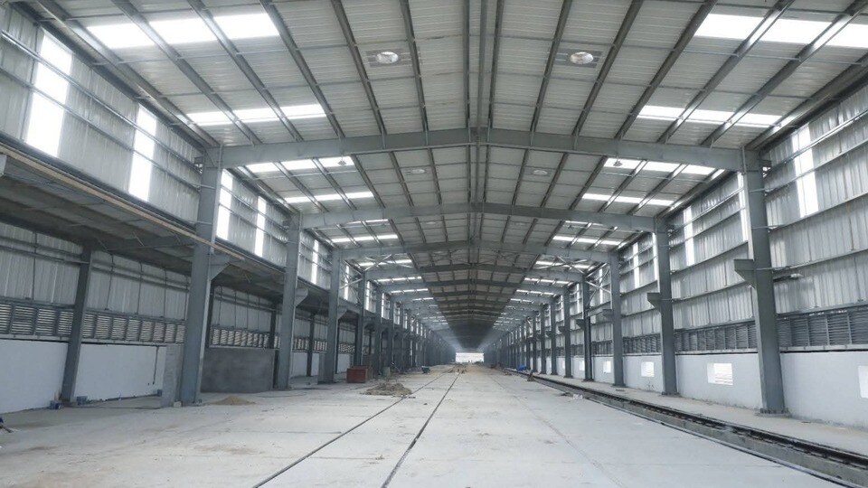 <p>ప్రస్తుతం ప్రధాన షాప్ (Main Shop) ,టెస్ట్ షాప్, పెయింట్ షాప్ అండ్ అడ్మినిస్ట్రేషన్ భవనాలు, అంతర్గత రైల్వే ట్రాక్ లు, ఇతర సౌకర్యాలు కల్పించే పనులు కొనసాగుతున్నాయని కేంద్రమంత్రి కిషన్ రెడ్డి తెలిపారు.<br> </p>