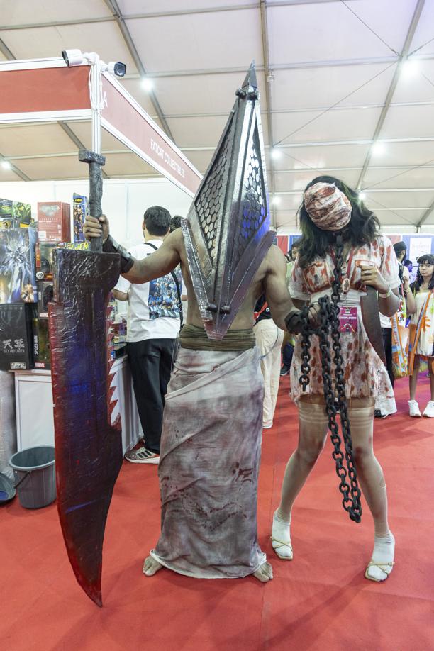 Priyank Sharma cosplayed as video game character Pyramid Head while Riya played Bubble Head Nurse from the Silent Hill video game. (Photos: Raajessh Kashyap/ HT)