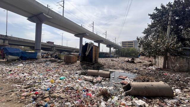 Illegally dumped garbage on an empty government plot along the Faridabad–Ballabhgarh Road near the Ballabhgarh Bus Stand, as seen on March 13. (Parveen Kumar/HT) Illegally dumped garbage on an empty government plot along the Faridabad–Ballabhgarh Road near the Ballabhgarh Bus Stand, as seen on March 13. (Parveen Kumar/HT)