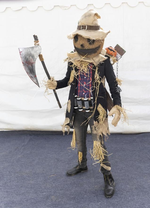 Vipin Kumar donned a scarecrow avatar! (Photos: Raajessh Kashyap/ HT)