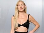 Kate Hudson attends the 2026 Vanity Fair Oscar Party in a cut-out gown that shows off her tones abs. Kate Hudson attends the 2026 Vanity Fair Oscar Party in a cut-out gown that shows off her tones abs.