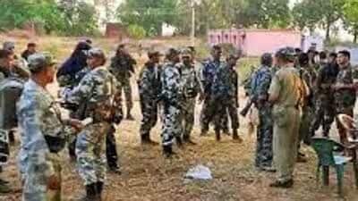 A wanted Maoist surrenders in Jharkhand’s Khunti on Wednesday. (Representative image) (HT Photo) A wanted Maoist surrenders in Jharkhand’s Khunti on Wednesday. (Representative image) (HT Photo)