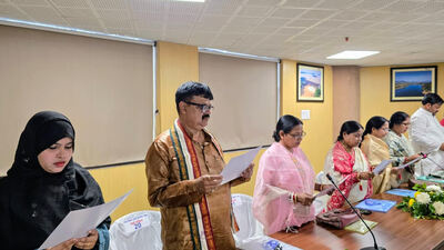 Dhanbad’s newly elected urban body representatives take oath on Wednesday. (HT Photo)
