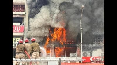 Firefighters trying to douse the blaze in the Sector 22 mobile market in Chandigarh on Wednesday afternoon. (Ravi Kumar/HT) Firefighters trying to douse the blaze in the Sector 22 mobile market in Chandigarh on Wednesday afternoon. (Ravi Kumar/HT)