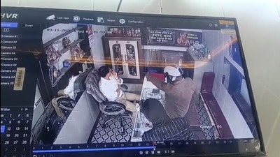 Footage of the robbery last week. (HT) Footage of the robbery last week. (HT)