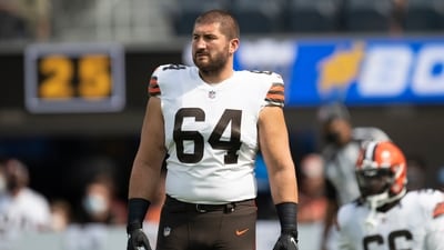 Cleveland Browns center JC Tretter (64) warms up before an NFL football game against the Los Angeles Chargers, Oct. 10, 2021, in Inglewood, California. (AP) Cleveland Browns center JC Tretter (64) warms up before an NFL football game against the Los Angeles Chargers, Oct. 10, 2021, in Inglewood, California. (AP)
