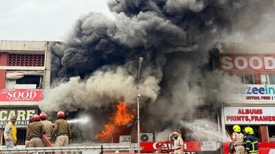 Efforts to bring the blaze under control are underway. (HT Photo/ Ravi Kumar) Efforts to bring the blaze under control are underway. (HT Photo/ Ravi Kumar)