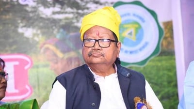 অভিযোগ, পরেশের নাম প্রার্থী হিসেবে ঘোষণা করতেই মেখলিগঞ্জে তৃণমূলের বাইকবাহিনী ব়্যালি করে। অভিযোগ, পরেশের নাম প্রার্থী হিসেবে ঘোষণা করতেই মেখলিগঞ্জে তৃণমূলের বাইকবাহিনী ব়্যালি করে।