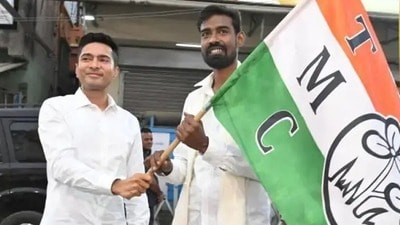 প্রতীক উরের বক্তব্য, 'অনেকে রটিয়েছিল আমি প্রার্থী হব। আজ প্রমাণ হয়ে গেল আমি প্রার্থী হব বলে দলবদল করিনি।' প্রতীক উরের বক্তব্য, 'অনেকে রটিয়েছিল আমি প্রার্থী হব। আজ প্রমাণ হয়ে গেল আমি প্রার্থী হব বলে দলবদল করিনি।'