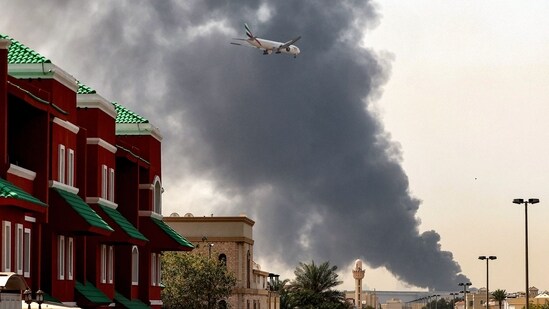 Emiratos Árabes Unidos Intercepta Misil Iraní Cerca de Base Militar Australiana