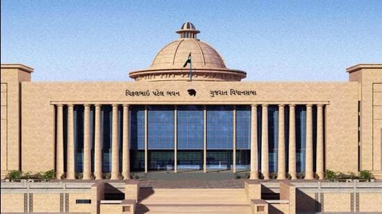 The entire complex was evacuated and necessary security checks were made. (Vidhan Sabha website)