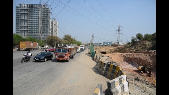 Work part of major stormwater drain project; police expect prolonged disruption at one of city’s key junctions. (Parveen Kumar/HT)