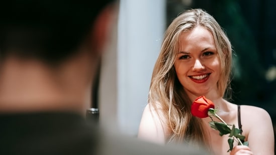 A woman apparently insisted that dates imply dinner will be involved. (Pexel)