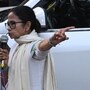 সল্টলেকে আইপ্যাক অফিসের সামনে মুখ্যমন্ত্রী মমতা বন্দ্যোপাধ্যায়। (ছবি সৌজন্যে, সমীর জানা/হিন্দুস্তান টাইমস)