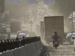 Dust on a major Delhi road. (HT Archive)