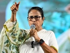 কমিশনের বিরুদ্ধে গর্জে উঠলেন মুখ্যমন্ত্রী