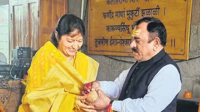 On Thursday, activist Anjali Damania posted a picture of MSCW chief Rupali Chakankar with Ashok Kharat on X. (Anjali Damania/X) On Thursday, activist Anjali Damania posted a picture of MSCW chief Rupali Chakankar with Ashok Kharat on X. (Anjali Damania/X)