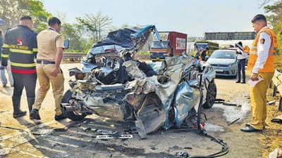 The fatal accident near the Panvel exit on the Pune-Mumbai Expressway has turned the spotlight on a recurrent danger zone that continues to evade the list of officially designated ‘black spots’. (RAJU SHINDE/HT) The fatal accident near the Panvel exit on the Pune-Mumbai Expressway has turned the spotlight on a recurrent danger zone that continues to evade the list of officially designated ‘black spots’. (RAJU SHINDE/HT)