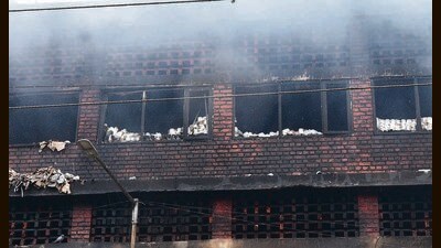 Walls of the affected SCOs covered in soot a day after the major fire at the Sector-22 Mobile Market in Chandigarh. (Keshav Singh/HT) Walls of the affected SCOs covered in soot a day after the major fire at the Sector-22 Mobile Market in Chandigarh. (Keshav Singh/HT)