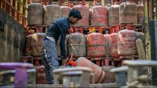 12 FIRs have been registered across Haryana in cases of black marketing and illegal use of cooking gas. (HT representative)