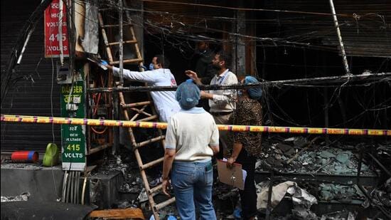 Forensic officials inspect the site of the fire. (Vipin Kumar/HT Photo)