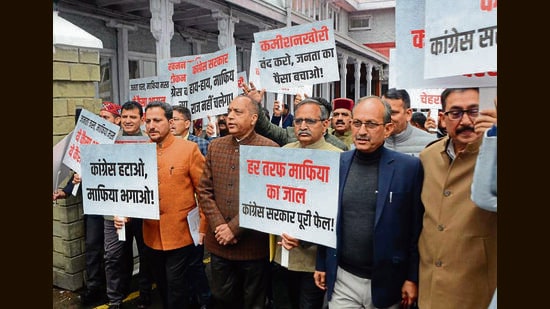 Jai Ram Thakur among BJP legislators during a protest at the Vidhan Sabha in Shimla. (HT)