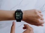 Choosing a running watch is easier with options that track distance, pace, health, and progress daily. Choosing a running watch is easier with options that track distance, pace, health, and progress daily.