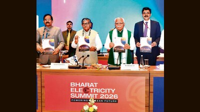 Chandigarh administrator Gulab Chand Kataria (centre) with Union minister Manohar Lal Khattar at the Bharat Electricity Summit in New Delhi on Friday. (HT Photo) Chandigarh administrator Gulab Chand Kataria (centre) with Union minister Manohar Lal Khattar at the Bharat Electricity Summit in New Delhi on Friday. (HT Photo)