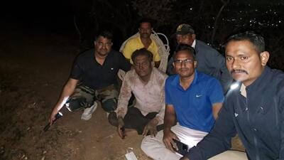 Dr Prashant Nandwate ( 2nd from left) with the rescue team. (HT PHOTO) Dr Prashant Nandwate ( 2nd from left) with the rescue team. (HT PHOTO)
