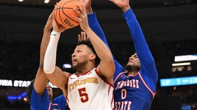 Iowa State Cyclones forward Joshua Jefferson (5) shoots a layup against Tennessee State Tigers forwards Antoine Lorick III (IMAGN IMAGES via Reuters Connect)