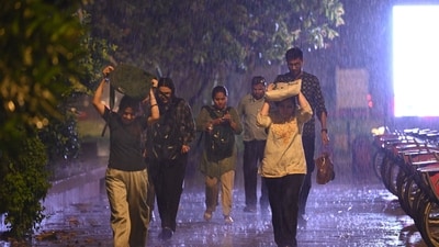 Just a day earlier, Delhi experienced heavy rain and gusty winds under an orange alert, with conditions severe enough to potentially disrupt transport and daily routines. (Arvind Yadav/HT)