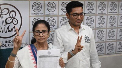 এবার দুয়ারে চিকিৎসা! ‘প্রতি ব্লকে..’, TMCর ইস্তেহারে ‘১০ প্রতিজ্ঞা’ ঘোষণা দিদির (Photo by Samir Jana/ Hindustan Times) (Hindustan Times) এবার দুয়ারে চিকিৎসা! ‘প্রতি ব্লকে..’, TMCর ইস্তেহারে ‘১০ প্রতিজ্ঞা’ ঘোষণা দিদির (Photo by Samir Jana/ Hindustan Times) (Hindustan Times)