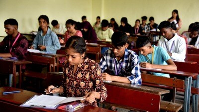 ఇంటర్‌ విద్యార్థులకు కూడా మధ్యాహ్న భోజనం