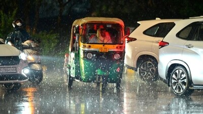 The minimum temperature in the city settled at 16 degrees Celsius, slightly below normal, which reflected the cooling impact of continuous rainfall over the past two days. (RAJ K RAJ /Hindustan Times)