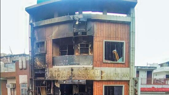 The building where a fire resulted in the death of nine family members on Wednesday. (Vipin Kumar/HT Photo)