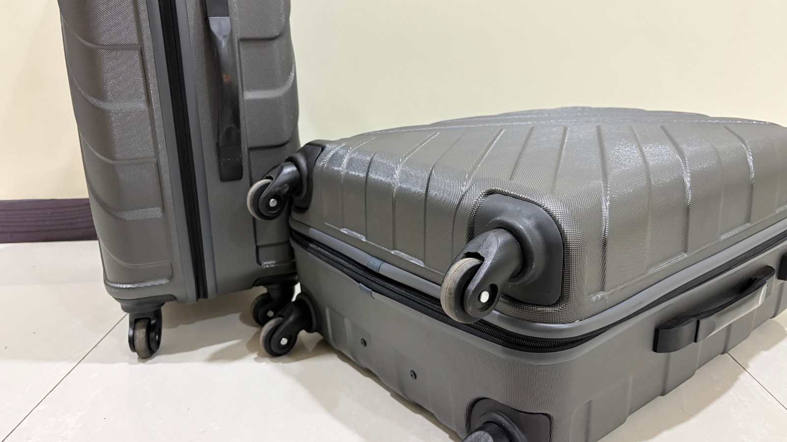 Visible wear and tear even after using suitcase covers that I could spot on the handle and tyres. (Hindustan Times) Visible wear and tear even after using suitcase covers that I could spot on the handle and tyres. (Hindustan Times)